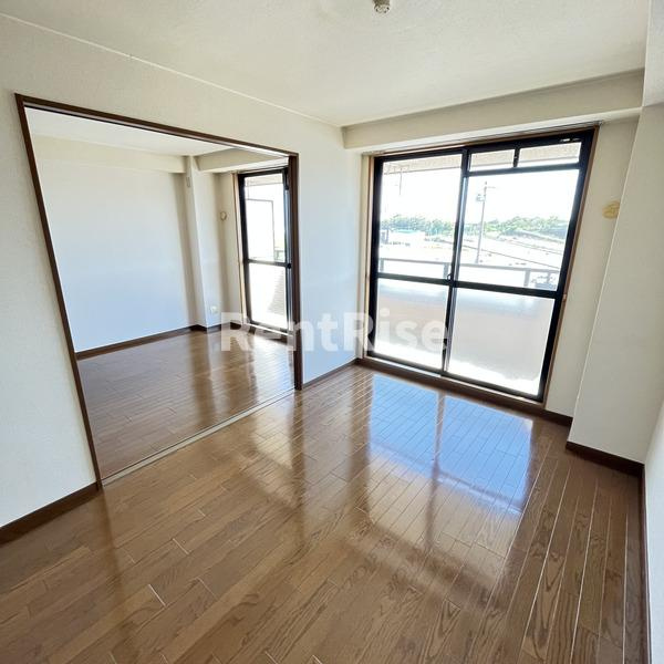 クレセール松岡２の居間・リビング