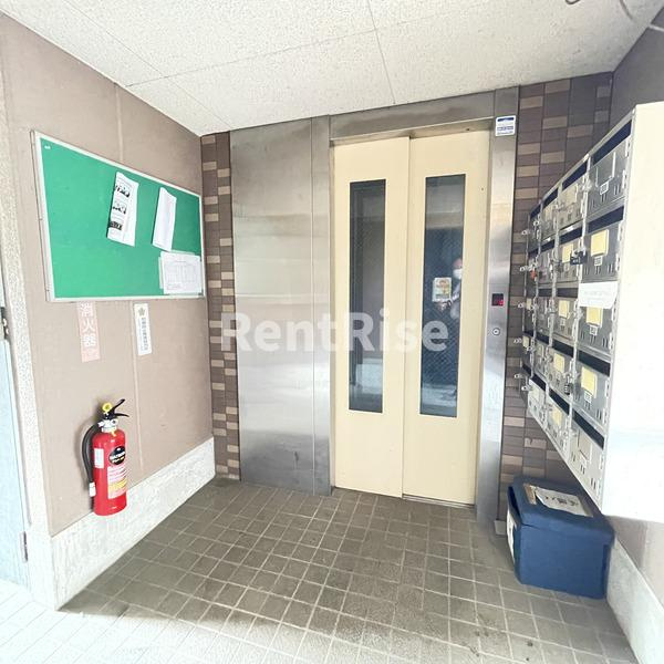 クレセール松岡２のロビー