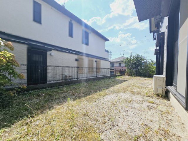 神戸市北区花山中尾台２丁目の中古一戸建の庭|■広い南庭■かわいいペットと幸せな楽しい時を過ごせます。