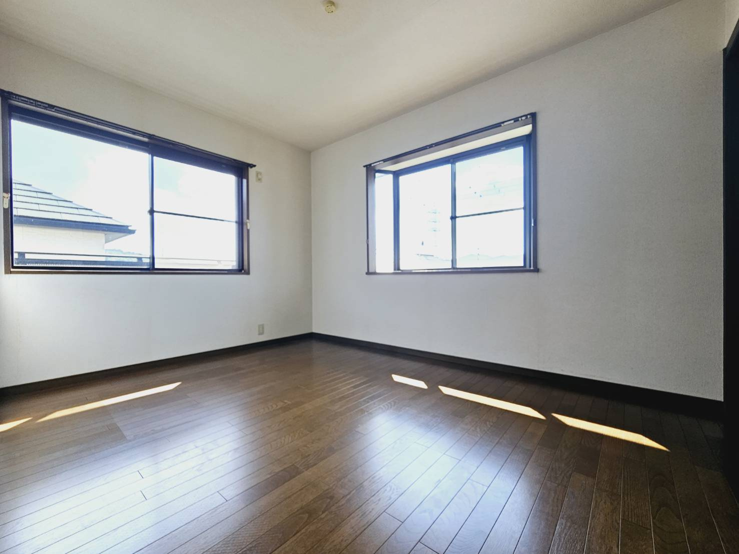 神戸市北区花山中尾台２丁目の中古一戸建の洋室|■2階洋室約7帖＋クローゼット■2面窓
