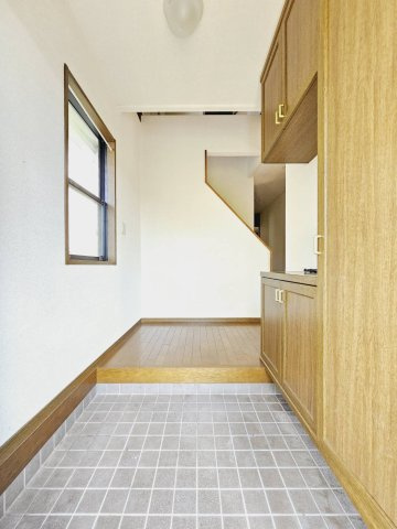 神戸市北区花山中尾台２丁目の中古一戸建の玄関|■玄関■シューズボックス