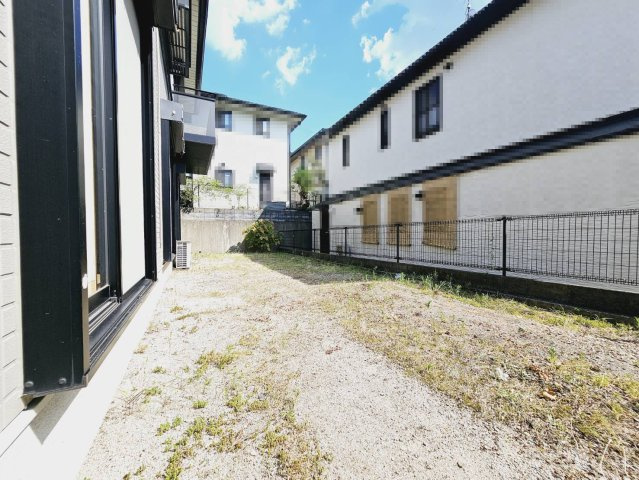 神戸市北区花山中尾台２丁目の中古一戸建の庭|■広い南庭■かわいいペットと幸せな楽しい時を過ごせます。