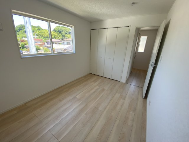 ～本日のご見学も可能です～　【新築建売住宅】　いわき市仁井田町　第2　5号棟の洋室|■□■居室の写真です■□■　
木の温もりがナチュラルでくつろげる空間ですね。