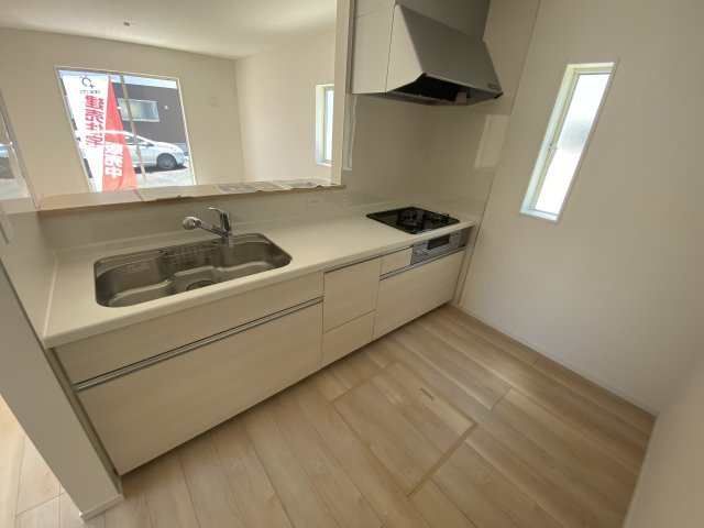 ～本日のご見学も可能です～　【新築建売住宅】　いわき市仁井田町　第2　5号棟のキッチン|■□■キッチンの写真です■□■　対面式キッチンは、リビングの様子を見ながらお料理出来るので、小さなお子様がいらっしゃる方は、安心してお料理出来ますね。