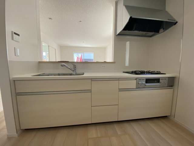 ～本日のご見学も可能です～　【新築建売住宅】　いわき市仁井田町　第2　5号棟のキッチン|■□■キッチンの写真です■□■　家族団らんの時間が増えそうなリビングですね。