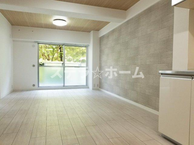 レックスタウン新高1号館の居間・リビング|使いやすいリビングです