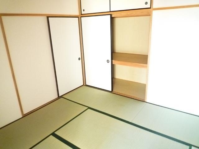 ハイツ岡村の和室