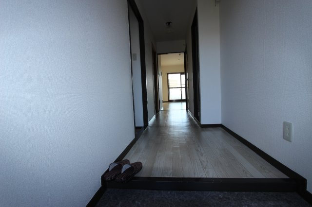 ハイツ岡村の玄関