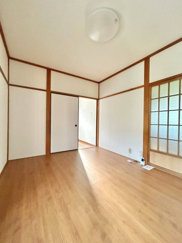 秋月アパートの洋室
