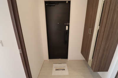 【玄関】 | D-ROOM若草 | ※同物件・反転タイプの写真です。