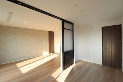 【居間・リビング】 | D-ROOM若草 | ※同物件・反転タイプの写真です。