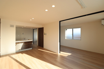 【居間・リビング】 | D-ROOM若草 | ※同物件・反転タイプの写真です。