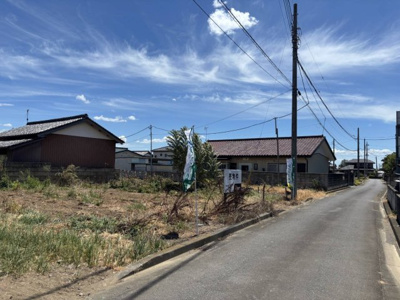 【前面道路含む現地写真】 | 【境下渕名第1期　現地外観】
※令和7年8月時点