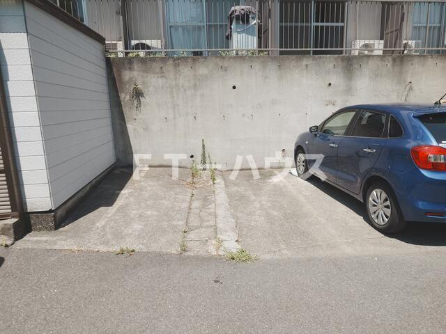 大久保ハイツの駐車場