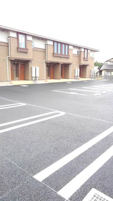 アンソレイエ・ジャルダンの駐車場