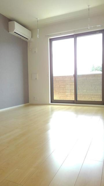 アンソレイエ・ジャルダンの居間・リビング