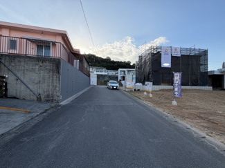 【前面道路含む現地写真】 | うるま市石川（全3区画）ラスト2区画 | ※南東側公道6m♪