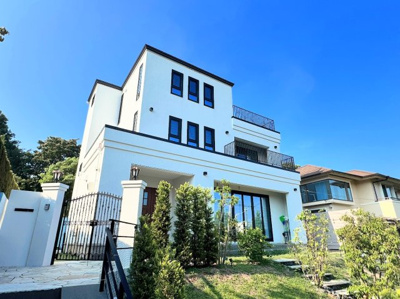 【外観】 | ◆◇横浜市青葉区美しが丘三丁目　中古戸建◇◆ | ◆一戸建てを中心とした街並みが整然と続き、周辺は高い建物が建っていないので、緑の多い閑静な趣を感じる環境です。街並みや周辺環境も重要なポイントです！！