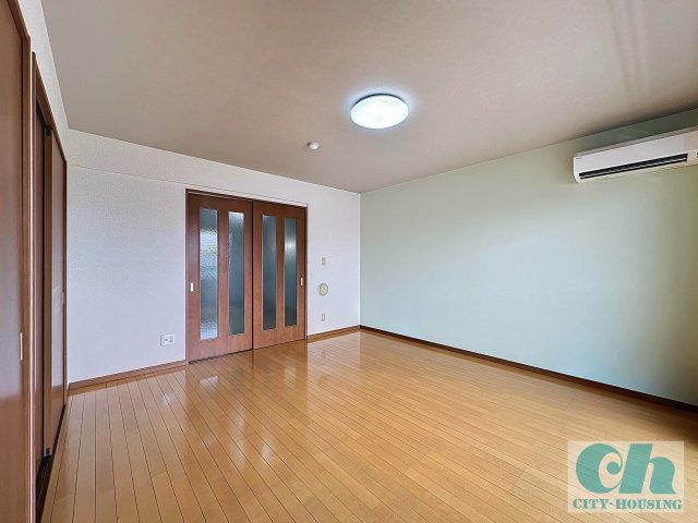 パティオ 304号室の居間・リビング