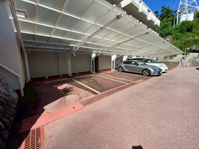 ヴィラ芦屋A棟の駐車場