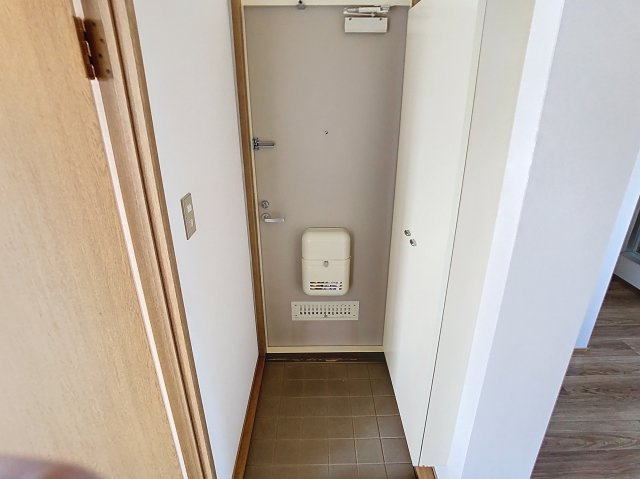 メモリーハイム2の玄関|サンプル写真となります。