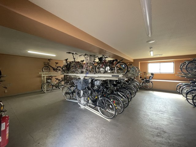 ネオハイツ清明町の駐輪場