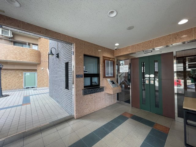 ネオハイツ清明町のエントランス