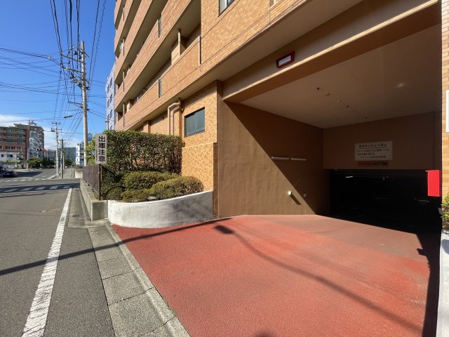 ネオハイツ清明町の駐車場