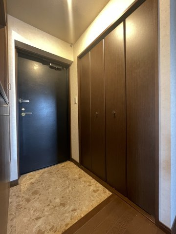 ネオハイツ清明町の玄関
