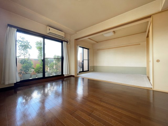 ネオハイツ清明町の居間・リビング