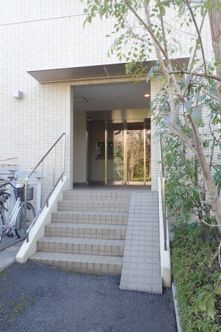 コートブリーズ根津のエントランス