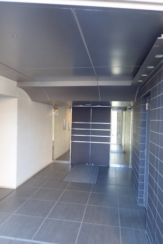 コンフォルテハイム本駒込のエントランス