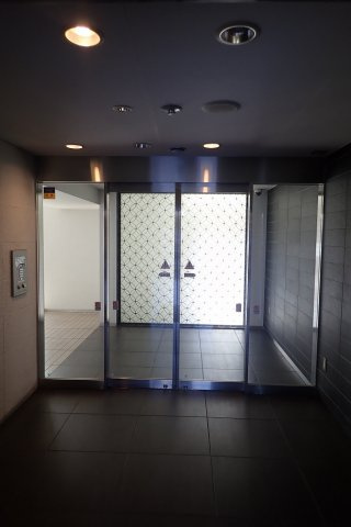 コンフォルテハイム本駒込のエントランス