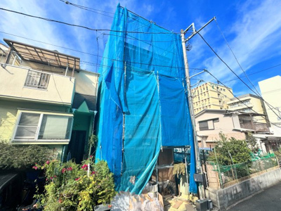 【外観】 | ◆磯子区森新築住宅◆ | ◆爽やかな青空の下に贅沢なほどに降り注ぐ陽光、豊かな居住性と、クオリティが見事に調和した住空間は、住まうことの喜びを感じさせてくれます。ゆとりある広い敷地で開放的なお住まいです。