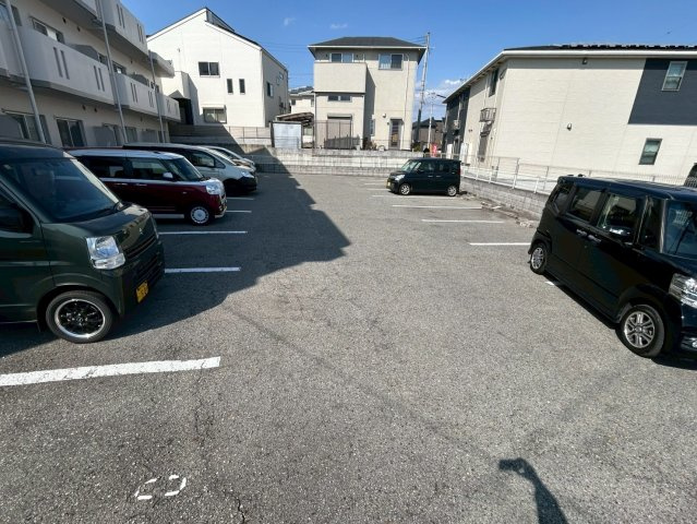 エートルウールーの駐車場