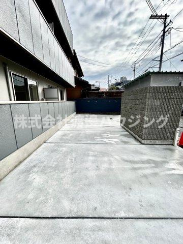 レジデンスデュオ江坂の駐車場