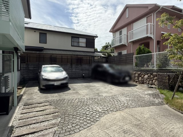 Peterhoda南春日丘の駐車場