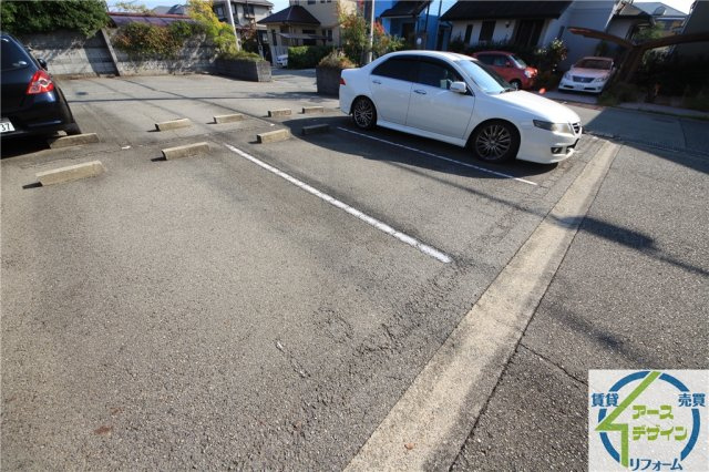 ウィンズ弐番館の駐車場