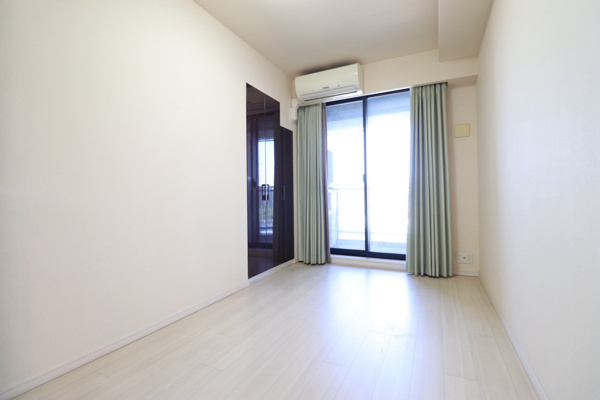 【収納】 | 【洋室4.7帖】天井までたっぷり大容量のクローゼット！