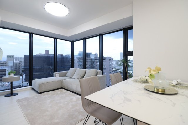 【洋室】 | 【洋室5.0帖】東向きのリバービュー！クロス貼替、エアコンクリーニング済で快適に過ごせます！