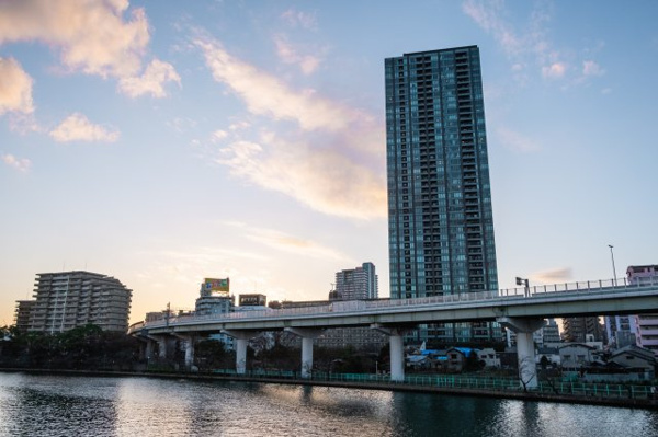 【庭】 | 【ガーデンパーク】円形のガーデンヒルを中心とした、4,900平米以上もの広さを誇る都市の庭！きちんと管理されたきれいな空間です！