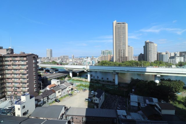 【展望】 | 【眺望】8階・北向きの眺望はしっかりと抜けて開放的！