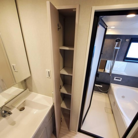 アクタス茶山グランミライの玄関