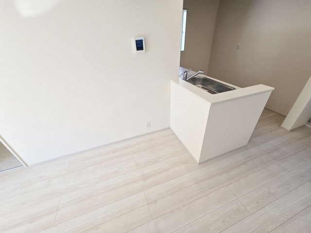 福岡市東区奈多1丁目第1-2棟（1号棟）のダイニング|キッチンから立ち込める香りが今日の料理を期待させます。