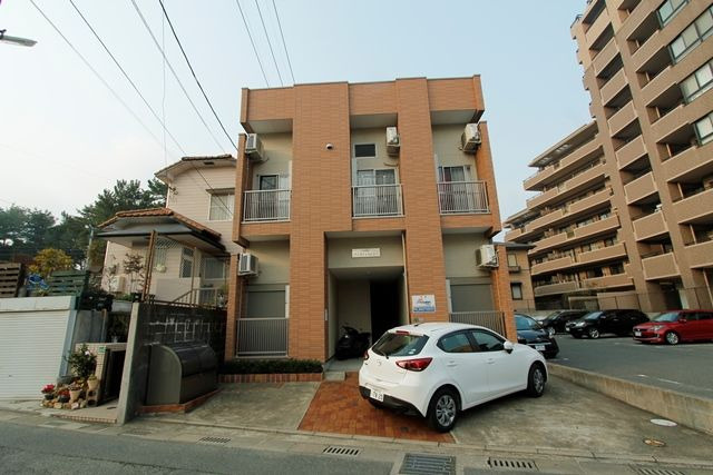 フェスティナレンテ