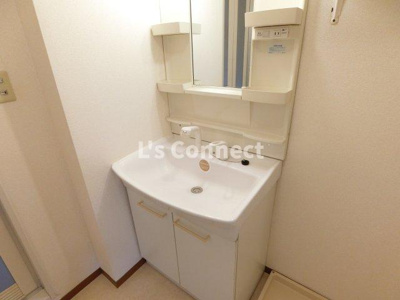 【洗面所】 | リビングタウン将監Ａ | 朝の支度もスムーズな独立洗面台。