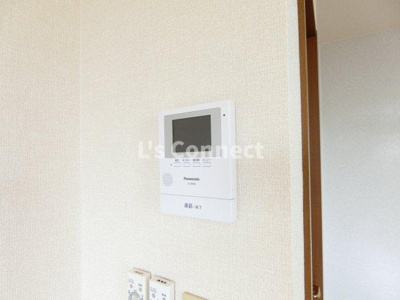 【セキュリティ】 | リビングタウン将監Ａ | 突然の来客時もＴＶモニターホンでしっかり確認。