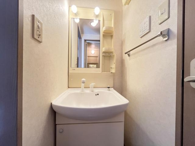 フォレスト粕川　Ｃの洗面所|洗髪洗面化粧台