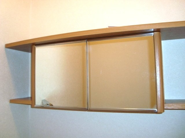 ベルヴェールのトイレ|トイレ上部・鏡戸棚