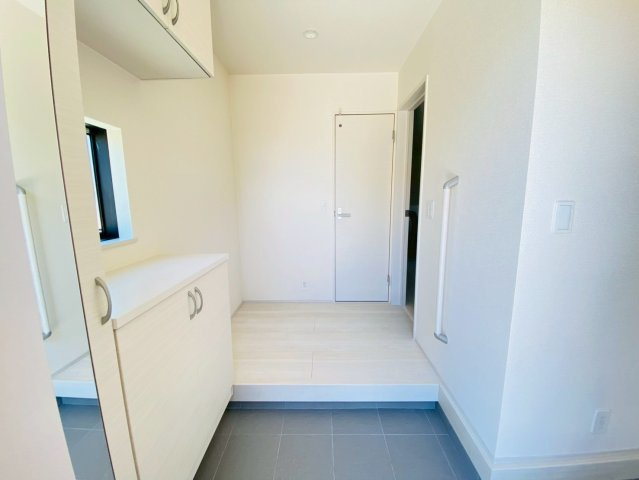 リナージュ/南区/御幸笛田/23-1期／1号棟の玄関